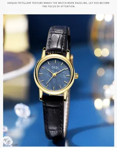 Nahaufnahme der GEDI Damenuhr in Gold mit Perlmutt-Zifferblatt und schwarzem Lederarmband