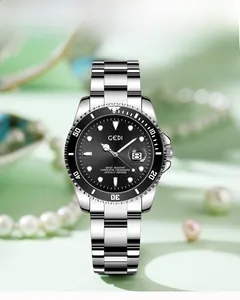 Détail d'une montre en acier inoxydable avec cadran noir et loupe de date intégrée