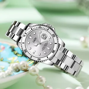 Montre à quartz en acier avec affichage de la date et cadran argenté lumineux