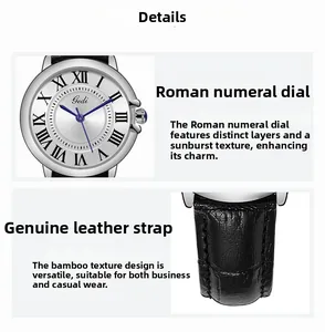 Dettaglio del quadrante con numeri romani, trama a raggi di sole e lancette blu dell'orologio