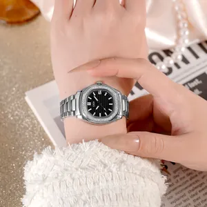 Luxus Damen Armbanduhr in Silber mit Kristalllünette und schwarzem Zifferblatt mit Datum