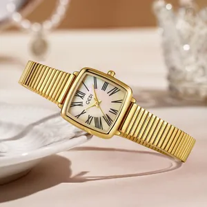 Montre carrée dorée élégante avec cadran en nacre et chiffres romains pour femmes