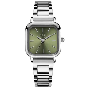 Montre vintage pour femme avec cadran carré vert et bracelet en maille argentée chic