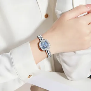 Montre à quartz GEDI élégante pour femme en acier argenté avec cadran bleu et design tournesol