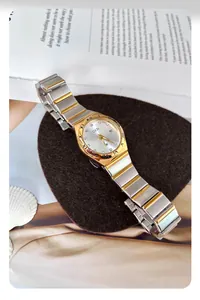 Detailansicht der GEDI Uhr mit bicolor Metallarmband, Kristallindizes und Datumfenster