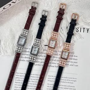 Montre à quartz rétro pour femmes avec décorations en perles et cadran en nacre