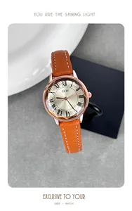 Dettaglio orologio donna GEDI con vetro sfaccettato e cinturino in pelle arancio