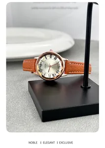 Dettaglio dell'orologio GEDI con vetro sfaccettato e cinturino in pelle marrone