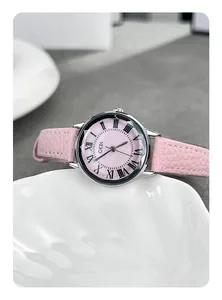 Dettagli dell'orologio GEDI con cinturino in pelle rosa e cassa argento con numeri romani