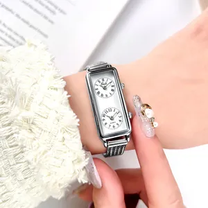 Montre rectangulaire argentée à double cadran avec bracelet à mailles pour femme