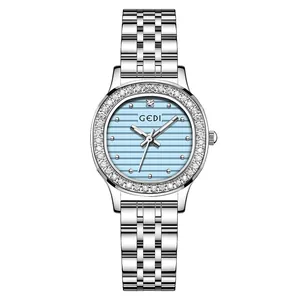 Montre femme en acier argenté avec cadran bleu clair et lunette ornée de strass