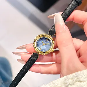 Montre GEDI dorée minimaliste avec cadran en nacre bleue et bracelet en cuir noir