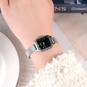 Vintage Damen Quarzuhr mit schwarzem Zifferblatt und silbernem Mailänder Mesh-Armband