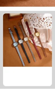 Cinq montres à quartz carrées avec bracelets en cuir fin en diverses couleurs