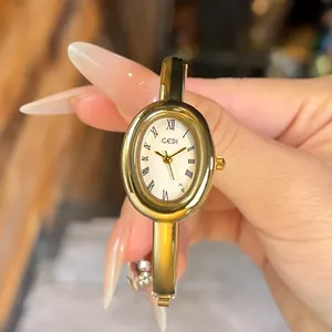 Reloj GEDI Lujo Brazalete Bañera Ovalada para Mujer Vintage Oro Plata Aleación Números Romanos Reloj de Cuarzo Elegante Accesorio Muñeca