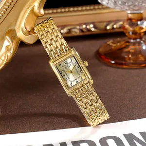 Montre bracelet à quartz dorée vintage pour femme avec cadran rectangulaire et bracelet poli