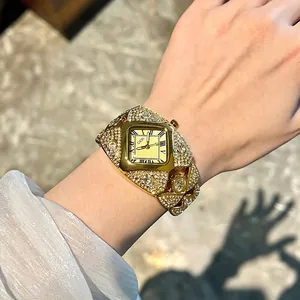 Montre à quartz luxe pour femme dorée avec bracelet chaîne pavé de diamants et cadran carré