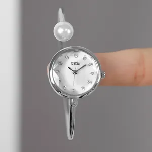 Orologio a bracciale GEDI argento da donna con quadrante in madreperla e perla