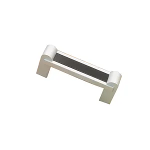 Moderner silberner Möbelgriff aus Aluminium mit schwarzer Einlage und 160 mm Lochabstand
