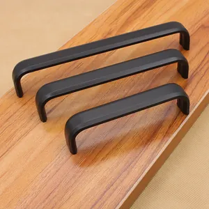 Tre maniglie nere a forma di U in lega di alluminio opaco per mobili su legno