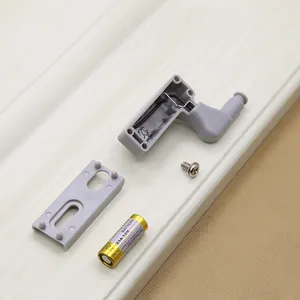 Detailset der LED-Scharnierleuchten mit Batterie, grauer Basis und Befestigungsschraube