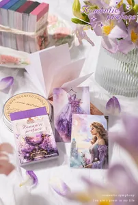 Dettaglio macro degli adesivi Romantic Preface con abiti viola e castelli da sogno