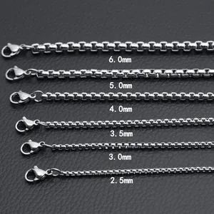 Edelstahl-Boxketten in verschiedenen Breiten von 2,5 mm bis 6,0 mm mit Karabinerverschluss