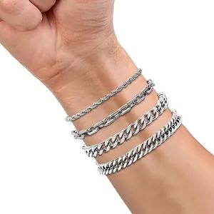 Ensemble de quatre bracelets en acier inoxydable argenté avec chaînes à maillons