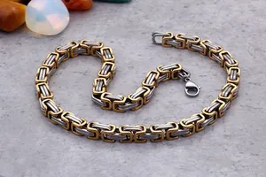 Detailansicht der zweifarbigen Byzantiner-Kette mit Karabinerverschluss aus Edelstahl