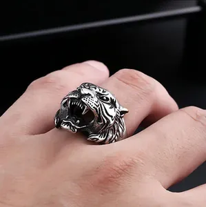 Vintage silberner Tigerkopf Ring für Herren mit detailliertem brüllendem Tiger Design