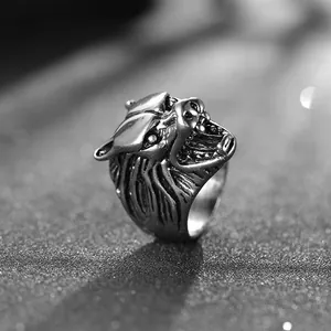 Vintage Wolfskopf Ring mit Antik-Silber-Finish und 3D-strukturierter Detailtreue