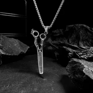 Collier punk en acier inoxydable avec pendentif ciseaux de coiffeur et peigne sur pierre