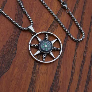 Colgante de brújula vintage de acero inoxidable con diseño de timón náutico para hombre