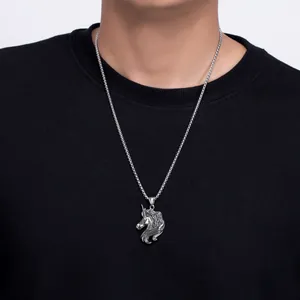 Collar con colgante de cabeza de unicornio estilo punk gótico en acero inoxidable