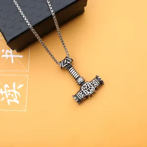 Pendentif marteau de Thor Viking en argent avec gravures de dragon et chaîne vénitienne