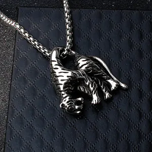 Collana hip-hop con ciondolo a forma di leopardo in acciaio inox finitura argento