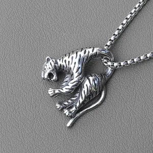 Collana hip-hop in acciaio inossidabile con ciondolo a leopardo e catena box rétro da uomo
