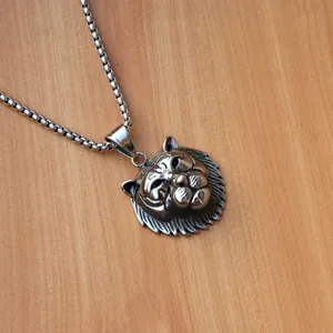 Collier hiphop robuste en acier inoxydable avec pendentif tête de tigre et chaîne carrée