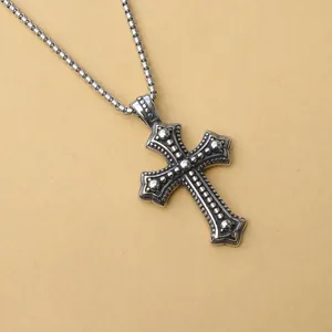 Collier avec pendentif croix gothique vintage en argent vieilli et chaîne robuste