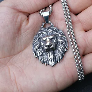 Collana da uomo con ciondolo a testa di leone in acciaio inossidabile e catena a scatola