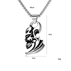 Collana con ciondolo teschio punk in acciaio inossidabile con elementi a lama lucidi