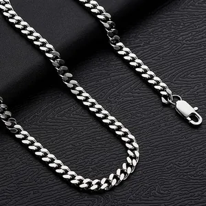 Collier maille gourmette en acier inoxydable poli avec fermoir mousqueton sur cuir noir