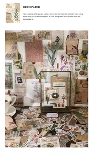 Vista macro di carta decorativa vintage e adesivi con elementi floreali e di lettere