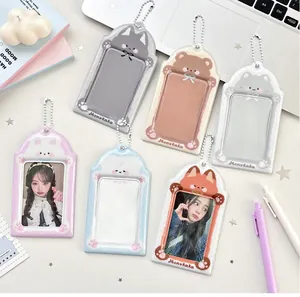 Détail de porte-cartes photo en PVC motif animaux avec chaînes à billes pour collectionneurs