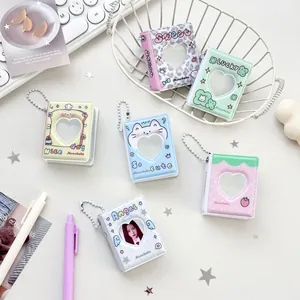 Mini portatarjetas fotográficas de PVC con ventana de corazón y diseño de fresa