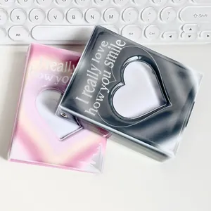 Classeur de cartes avec découpe cœur et dégradé rose et noir, couverture PVC souple