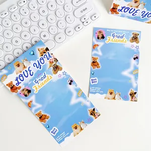 Tarjetas decorativas de cartón con osos y mascotas con diseño de cielo azul y nubes blancas
