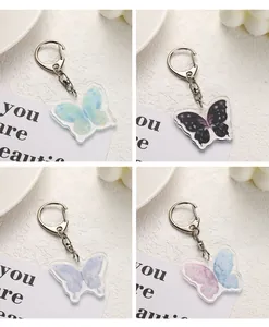 Vier bunte Y2K Schmetterling-Schlüsselanhänger aus Acryl im Gitter-Layout mit Clips