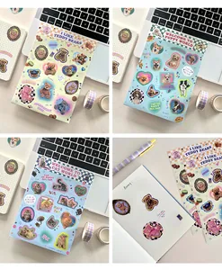 Detail van retro Y2K-cartoonstickers met katten- en beerthema's voor agenda's en journals