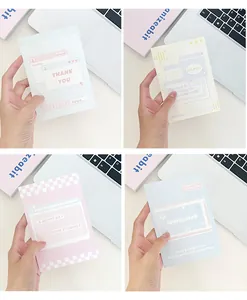 Vista de detalle de cuatro sets de tarjetas de felicitación con diseño UI retro Y2K